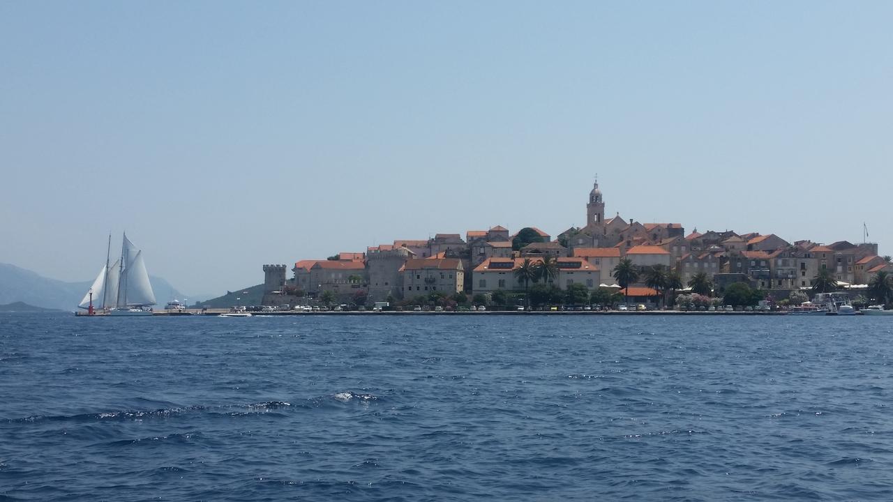 Villa Jade Apartments Front Row Sea View - Walk To Korcula Old Town Medvinjak Bagian luar foto