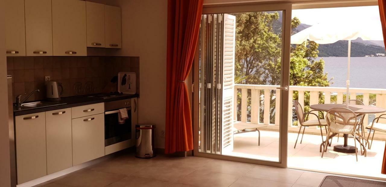 Villa Jade Apartments Front Row Sea View - Walk To Korcula Old Town Medvinjak Bagian luar foto